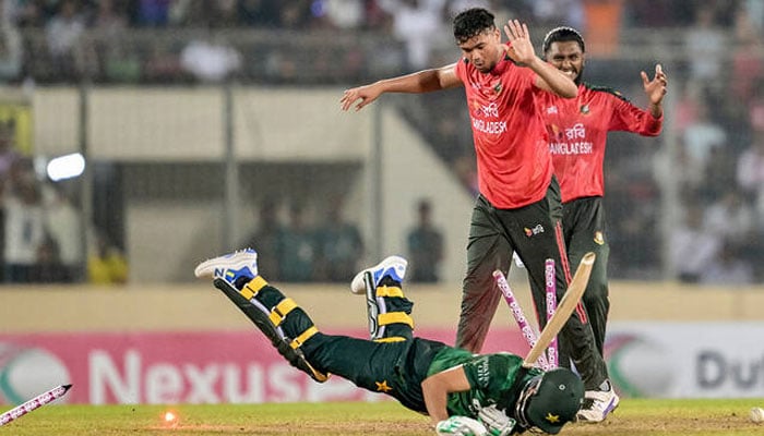 Bangladesh’s Taskin Ahmed (center) runs out Pakistan’s Salman Mirza during the first Twenty20 international cricket match at the Sher-e-Bangla National Cricket Stadium in Dhaka on July 20, 2025. (AFP)
