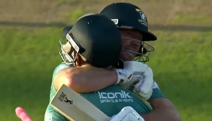South Africa Champions skipper AB de Villiers and Jean-Paul Duminy celebrate after winning the WCL 2025 final against Pakistan Champions at Edgbaston, Birmingham, England, August 2, 2025. — Geo Super