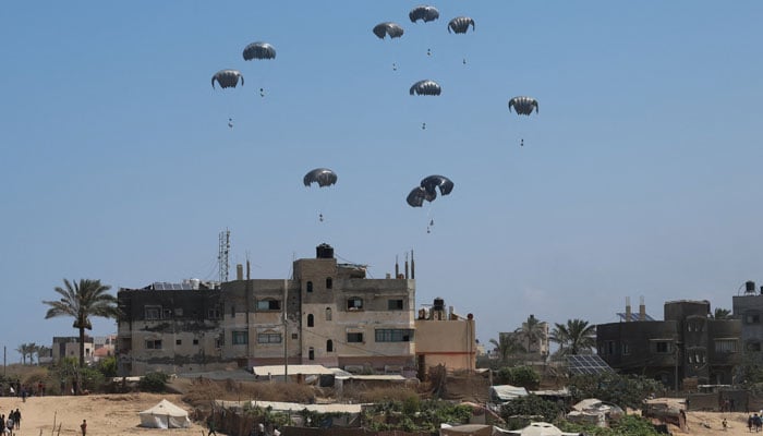 Aid packages dropped from an aeroplane descend over Gaza, in Zawayda, in the central Gaza Strip August 3, 2025. — Reuters