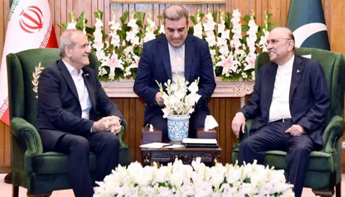 Irans President Dr Masoud Pezeshkian meets his Pakistani counterpart Asif Ali Zardari at Aiwan-e-Sadr in Islamabad on August 3, 2025. — APP