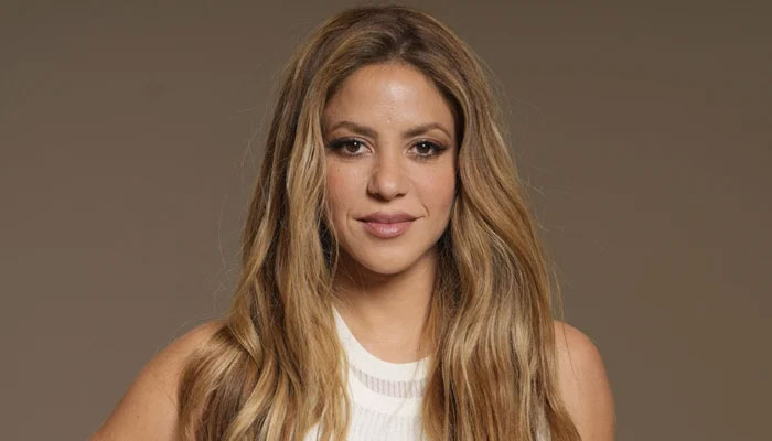 Shakira dishes on her temperamental hair journey