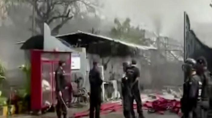 At least eight injured as fire engulfs factory in Karachi's Landhi