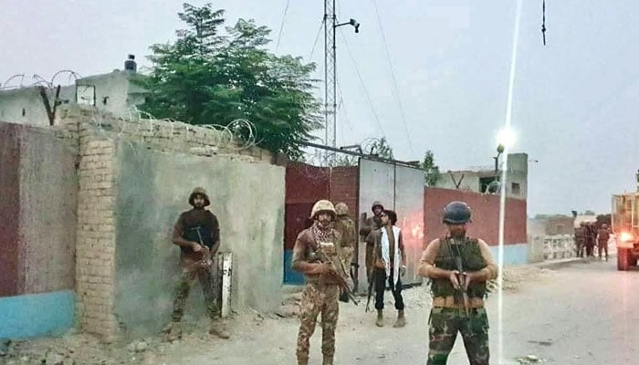 Security personnel stand guard outside checkpost in KPs Bannu. — Reporter
