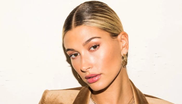 Photo: Hailey Bieber turns a day at work into glam masterclass