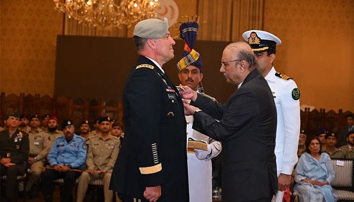 President Asif Ali Zardari confers Nishan-e-Imtiaz on United States Central Command (USCENTCOM) Commander General Michael E Kurilla in Islamabad on July 26, 2025. — ISPR