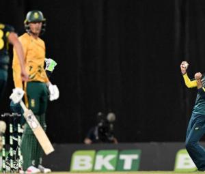 WATCH: Maxwell pulls off spectacular boundary catch in T20I match against SA