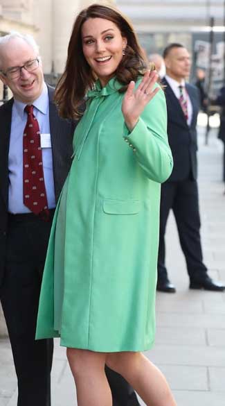 Kate Middleton stuns in pregnancy photos