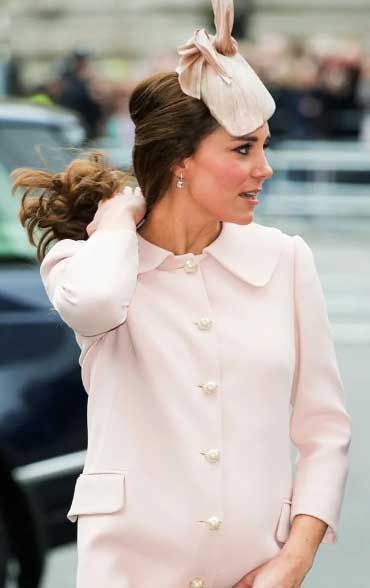 Kate Middleton stuns in pregnancy photos