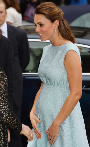 Kate Middleton stuns in pregnancy photos