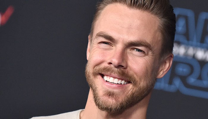 Derek Hough to host upcoming Extras season 32