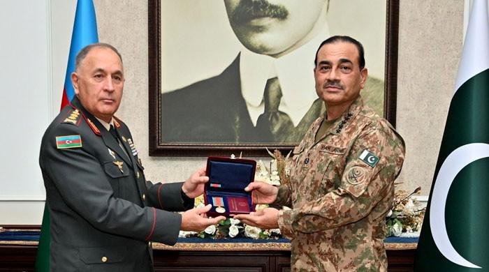 Azerbaijan top commander confers prestigious war medal on Field Marshal