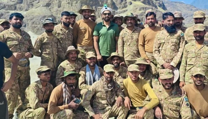 Cricketer Haris Rauf shared a group photo with soldiers in the mountains on his post on Independence day. — Instagram/@harisraufofficial