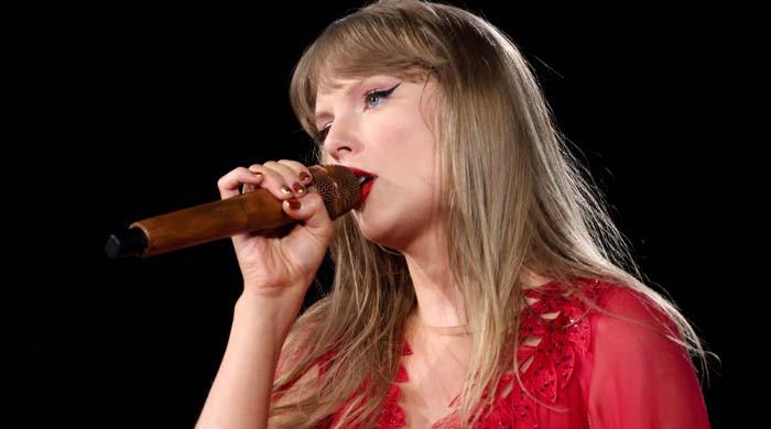 Taylor Swift breaks down in tears while discussing life-changing moment