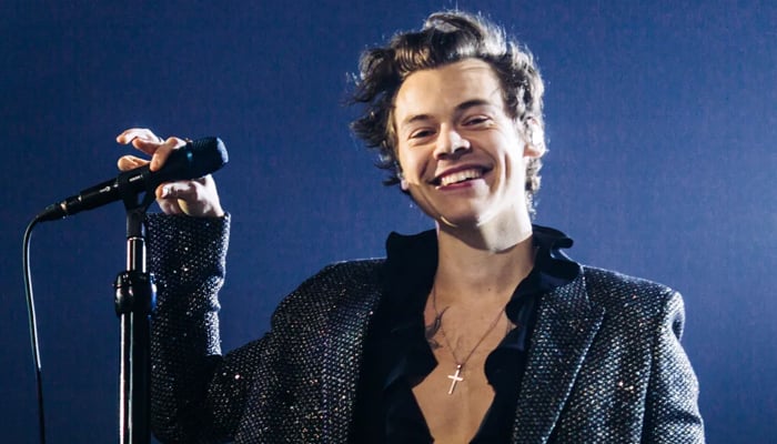 Harry Styles promotes anxiety medication in casual outing
