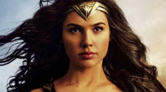 Gal Gadot continues vacations amid criticism
