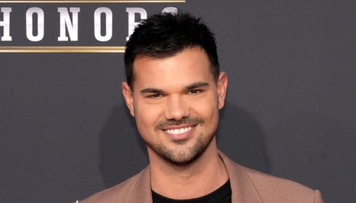 Photo: Taylor Lautner admits disgreeing with wife on The Summer I Turned Prettys
