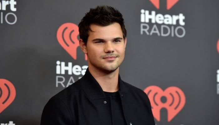 Photo: Taylor Lautner gets candid about great summer with furry friends