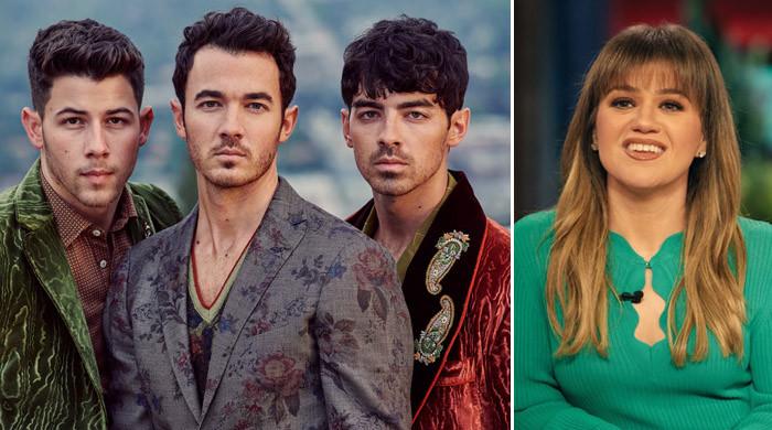 Jonas Brothers' recall referring Kelly Clarkson in 'Year 3000' lyrics