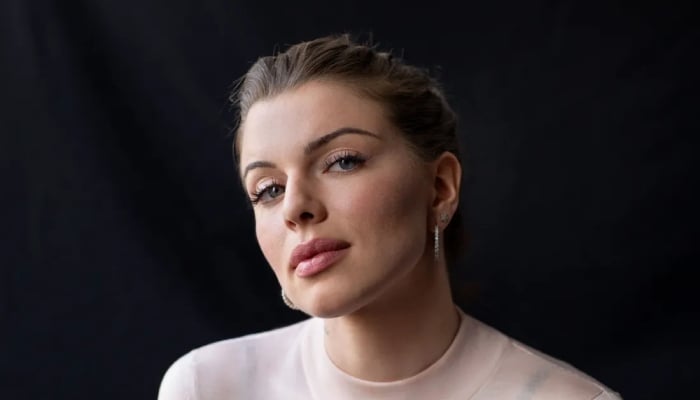 Photo: Julia Fox embraces her new identity: I’m a vibes person