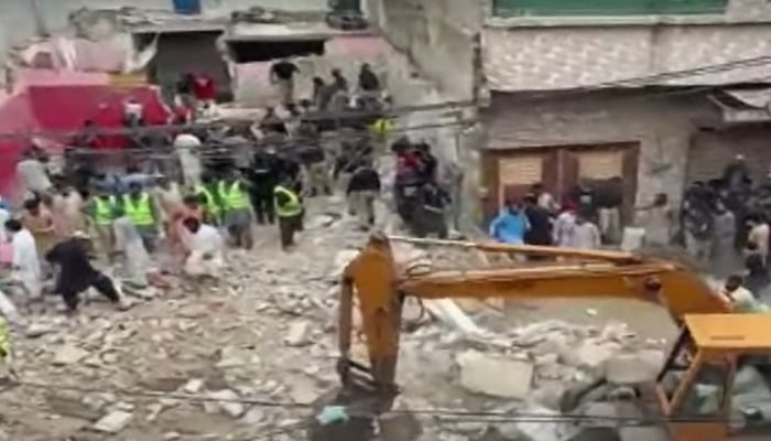 Rescue operations being conducted at the site of a building collapse in Karachi, August 20, 2025. —Screengrab via Geo news