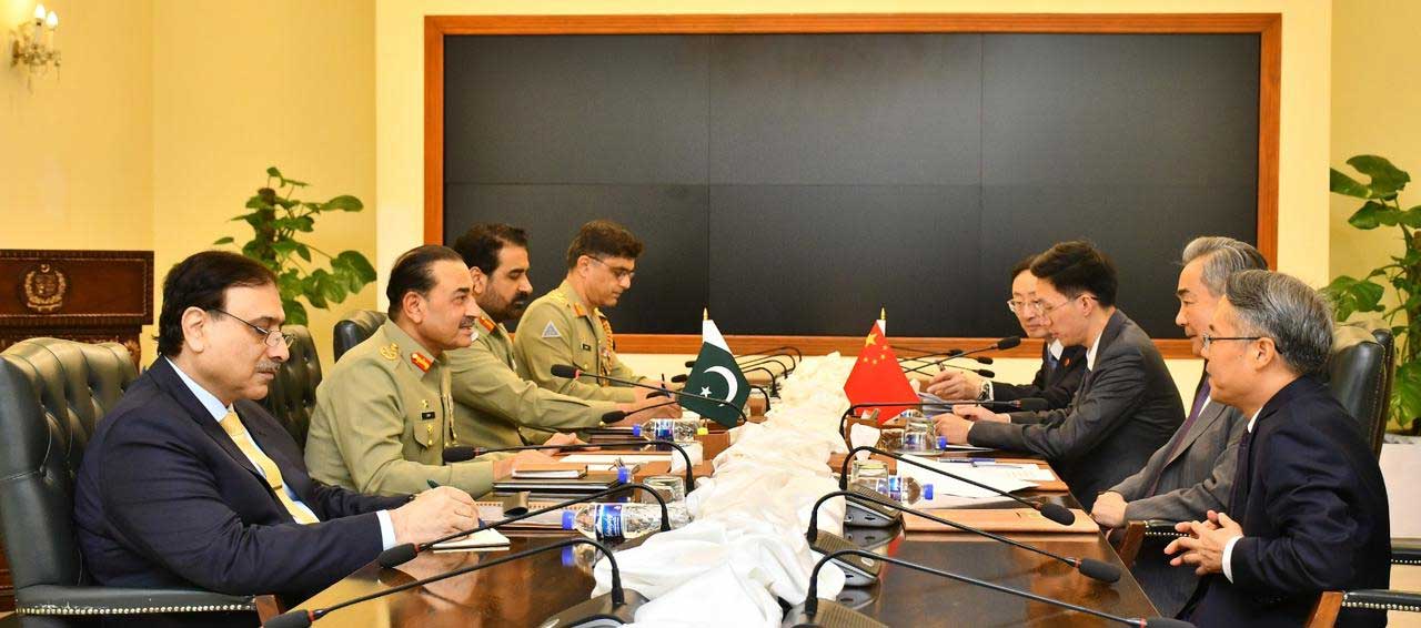 Chinese Foreign Minister Wang Yi-led delegation (right) meets Field Marshal Asim Munir in Islamabad on August 22, 2025. — ISPR
