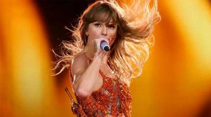 Taylor Swift performing on stage