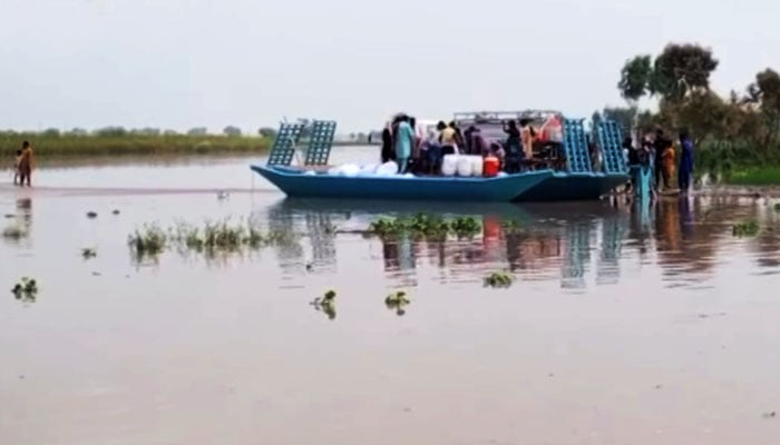 Stranded families eye aid as Sutlej flood submerges villages in Bahawalnagar 8 Boats carrying household belongings are seen navigating through floodwaters in a suburban village of flood-hit Bahawalnagar district, Punjab. — Screengrab via Geo News