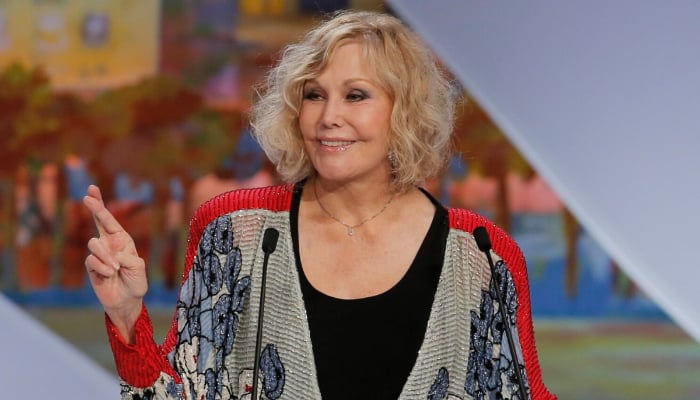 Kim Novak opens up about difficult relationship with dad