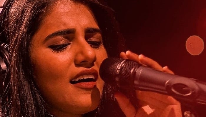 Quratulain Balouch performs on stage. —Instagram@qbalouch
