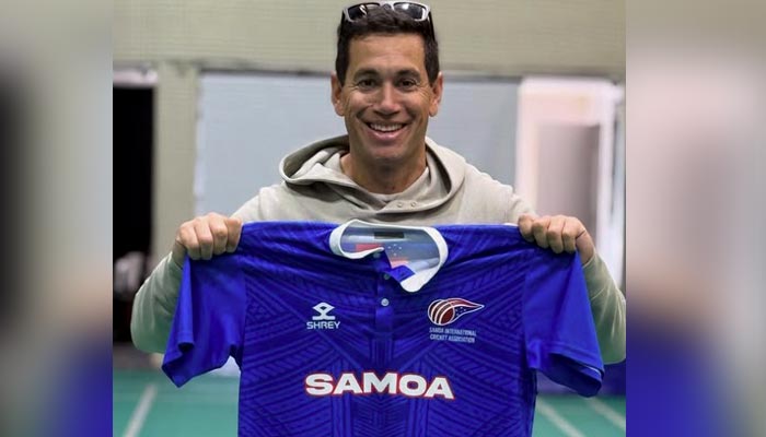 This image shows former NZ cricketer Ross Taylor shows jersy of  Samoa. — Instagram/@rossltaylor3