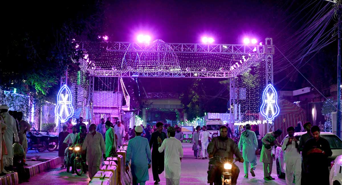Streets sparkle with colourful lights as the city prepares for 12th Rabi ul Awwal, Eid Milad un Nabi (PBUH) celebrations in Karachi on September 5, 2025. — APP