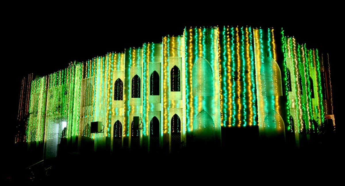 An illuminated view of Jamia Masjid decorated with colourful lights in connection with Eid Milad un Nabi (PBUH) celebrations in Faisalabad on September 5, 2025. — APP