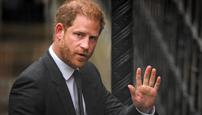Prince Harry arrives in London as meeting with royal family is unconfirmed