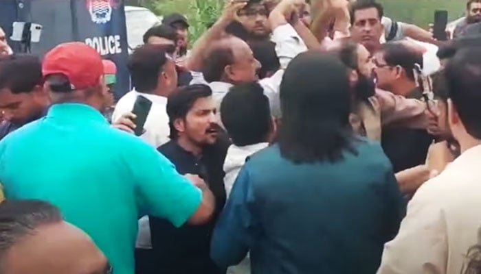Pakistan Tehreek-e-Insaf workers engage in physical altercation with journalists during Aleema Khan’s media talk outside Adiala Jail, Rawalpindi, September 8, 2025. — Screengrab via YouTube/Geo News