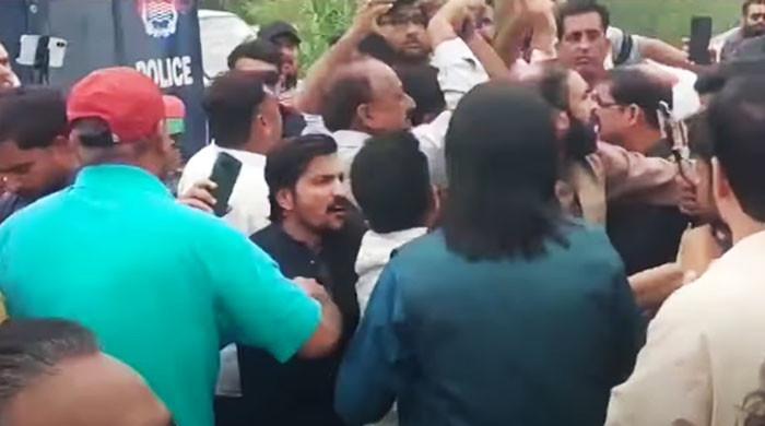 Scuffle erupts during Aleema Khan's media talk outside Adiala Jail
