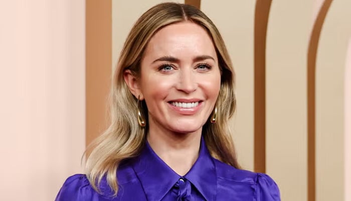 Emily Blunt follows black theme at The Smashing Machine premiere