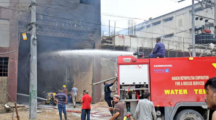 Eight firefighters injured as massive blaze engulfs Karachi factory