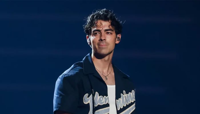 Joe Jonas reacts to viral nose backstage moment