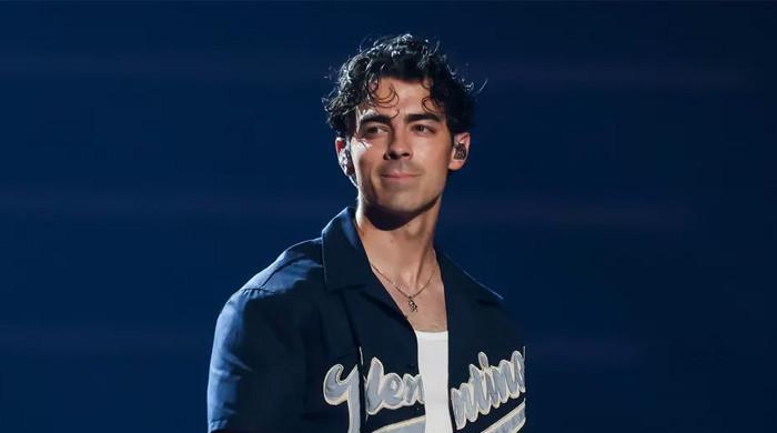 Joe Jonas reacts to viral 'nose' backstage moment