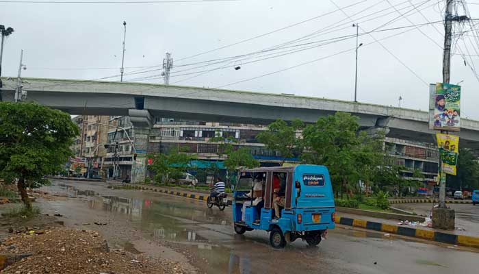 Vehicles pictured at Karachis Guru Mandir after early morning showers on September 10, 2025. — Geo.tv