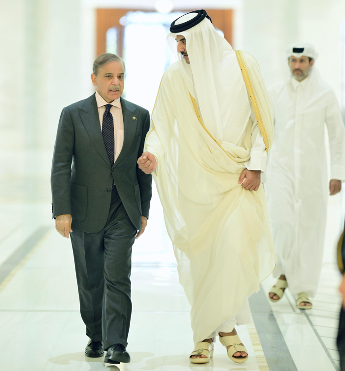 PM Shehbaz Sharif interacts with Emir of Qatar, Sheikh Tamim bin Hamad Al Thani, in Doha, Qatar on September 11, 2025. — PMs Office