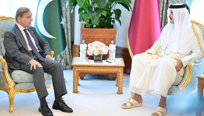 PM Shehbaz Sharif  interacts with Emir of Qatar, Sheikh Tamim bin Hamad Al Thani, in Doha, Qatar on September 11, 2025. — PMs Office