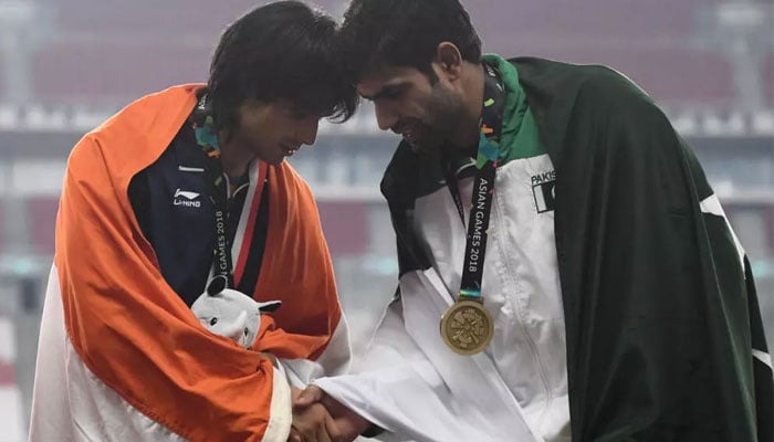 Indias Neeraj Chopra (left) and Pakistans Arshad Nadeem. —  AFP