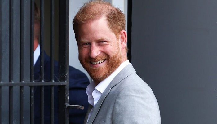 Prince Harry pays tribute to his late mom before finishing trip