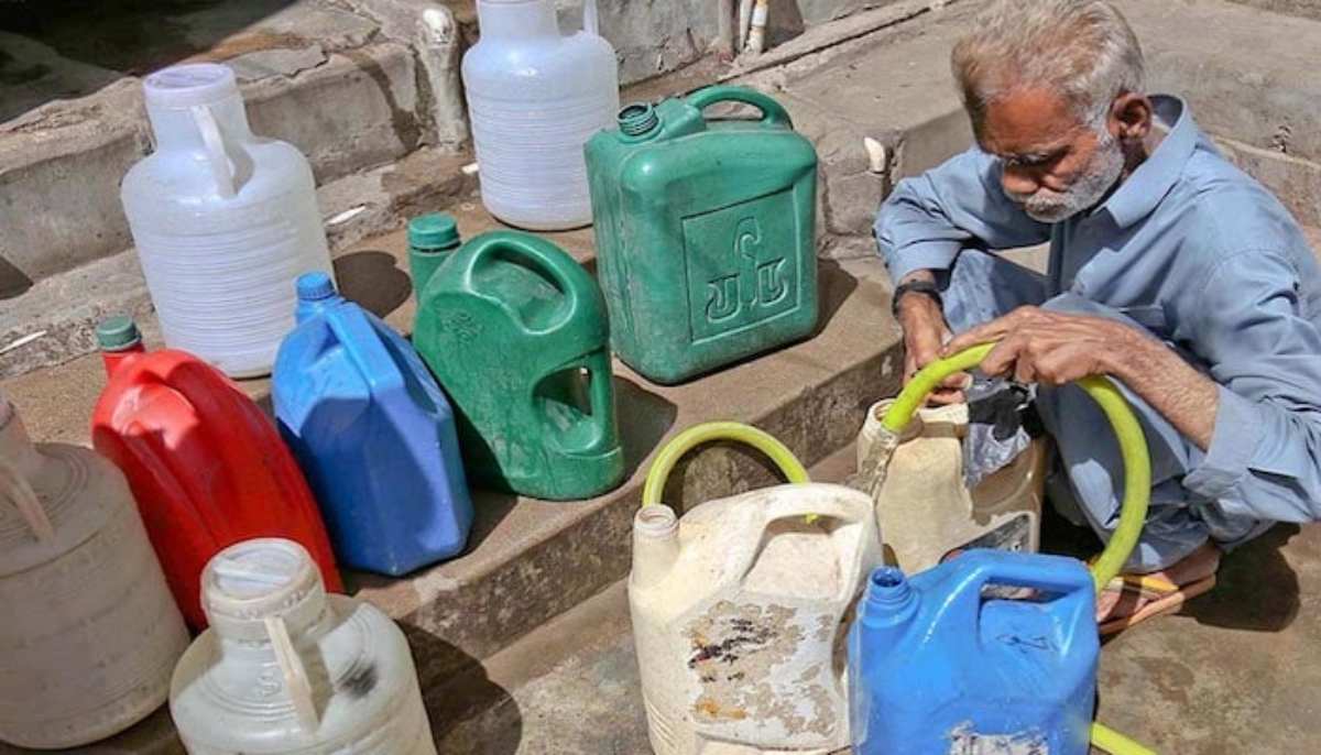 An old man fills water can in Baldia Town, Karachi, due to the shortage of water. — INP/File