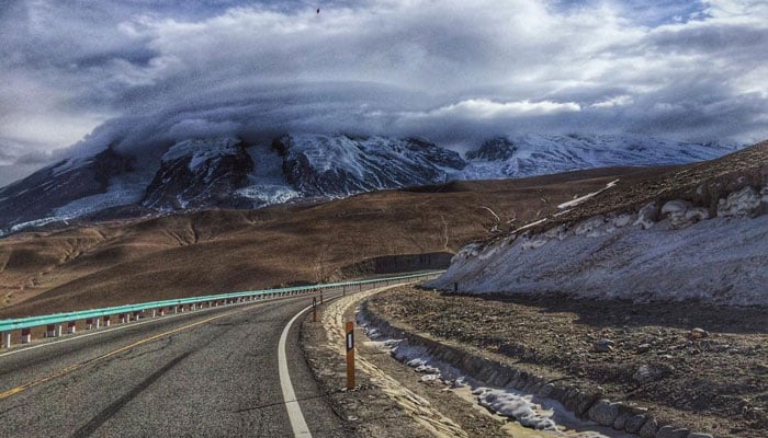 The representational image shows the Karakoram Highway (KKH). — Instagram/@dread_loki