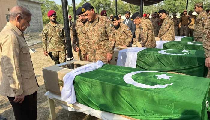PM Shehbaz Sharif and COAS Field Marshal Asim Munir attend the funeral of martyred sodiers on September 13, 2025. — Facebook@ISPROfficial1