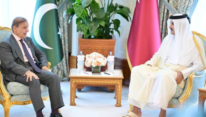 PM Shehbaz Sharif meets Qatars Emir Sheikh Tamim bin Hamad Al Thani in Doha, Qatar, on September 15, 2025. — PID