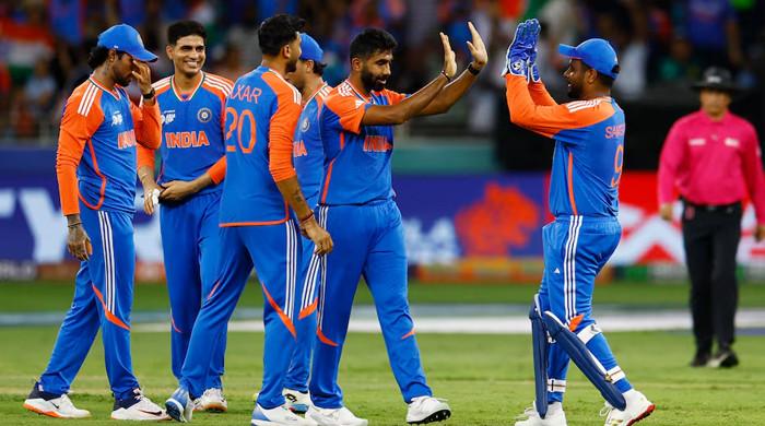 Indian cricketers avoid photos with Pakistani net bowlers during practice sessions