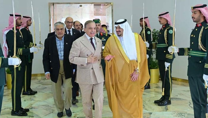 Deputy Governor of Riyadh Muhammad bin Abdulrahman bin Abdulaziz sees Prime Minister Shehbaz Sharif off at Riyadh Airport on September 18. — PID